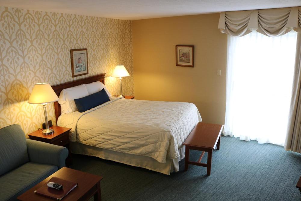 Queen Room interior