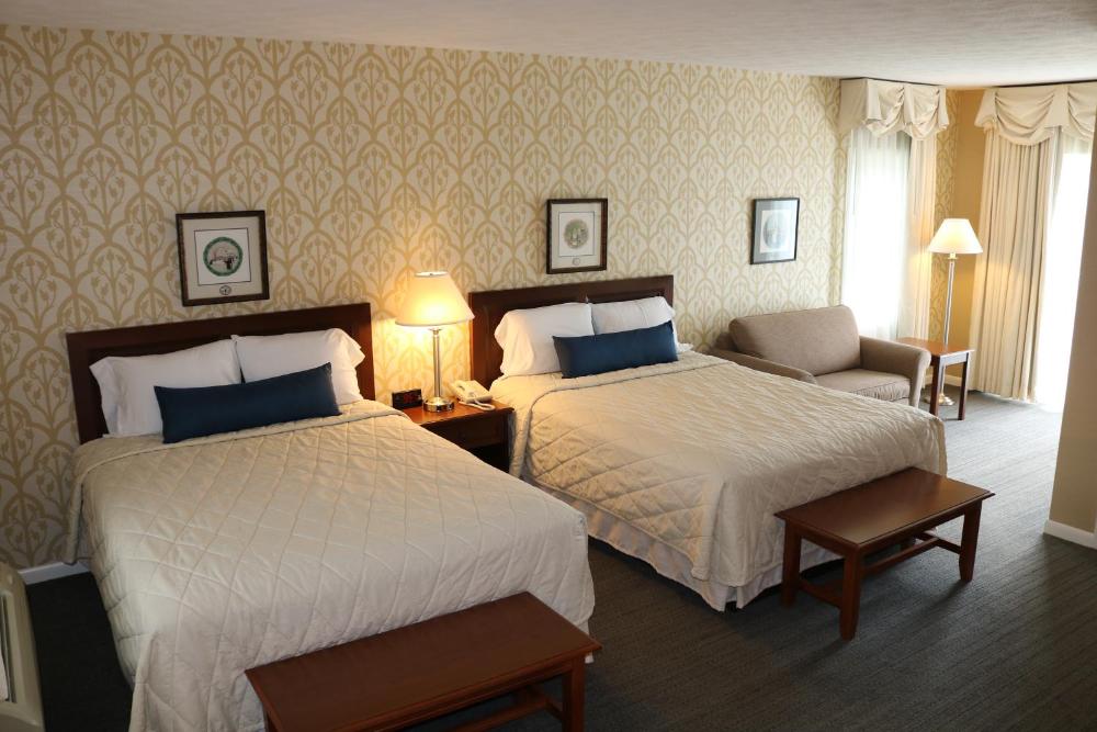 Queen Room with Two Queen Beds interior